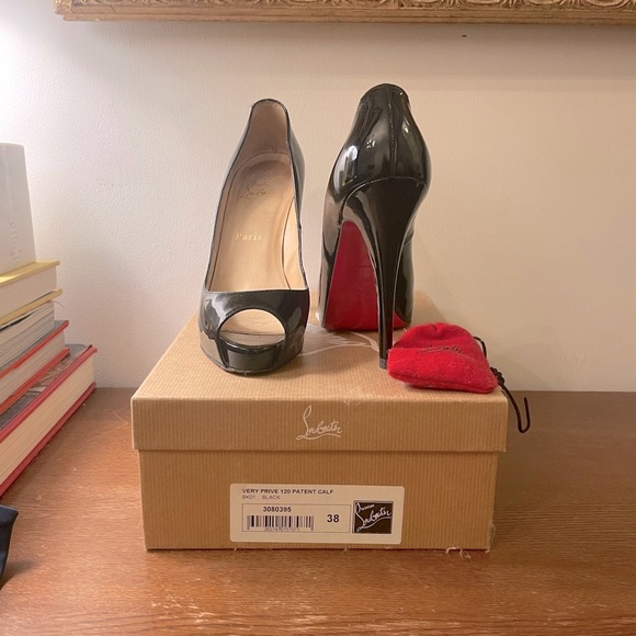 Christian Louboutin Very Prive Size 38 patent leather pumps in Original Box - Picture 2 of 10